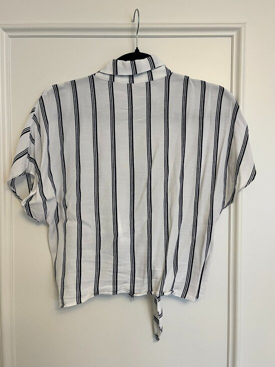 Aritzia Wilfred Free Striped Cropped Button-up Shirt - Picture 5 of 6